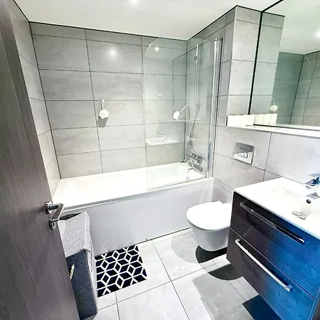 Modern Two Bedroom Flat On Broad Street Apartment