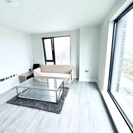 Apartment Modern Two Bedroom Flat On Broad Street