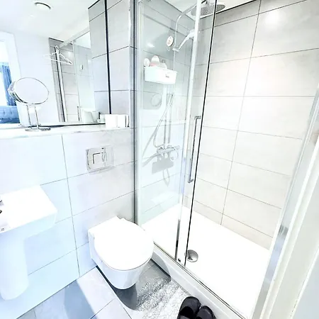 Modern Two Bedroom Flat On Broad Street Apartment Birmingham