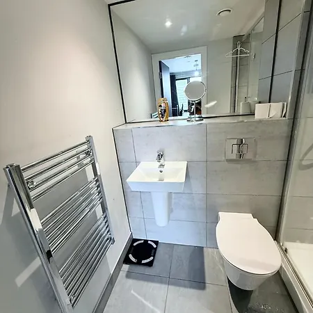 Modern Two Bedroom Flat On Broad Street * Birmingham