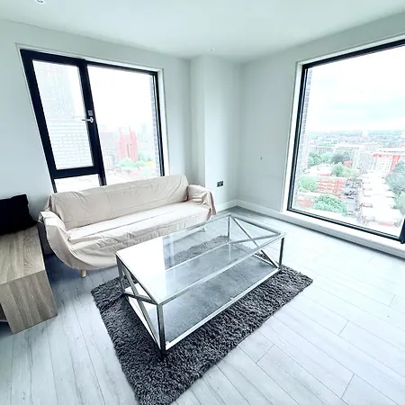 Apartment Modern Two Bedroom Flat On Broad Street
