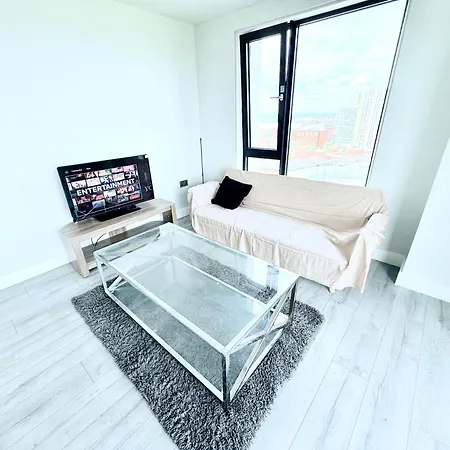 Modern Two Bedroom Flat On Broad Street * Birmingham